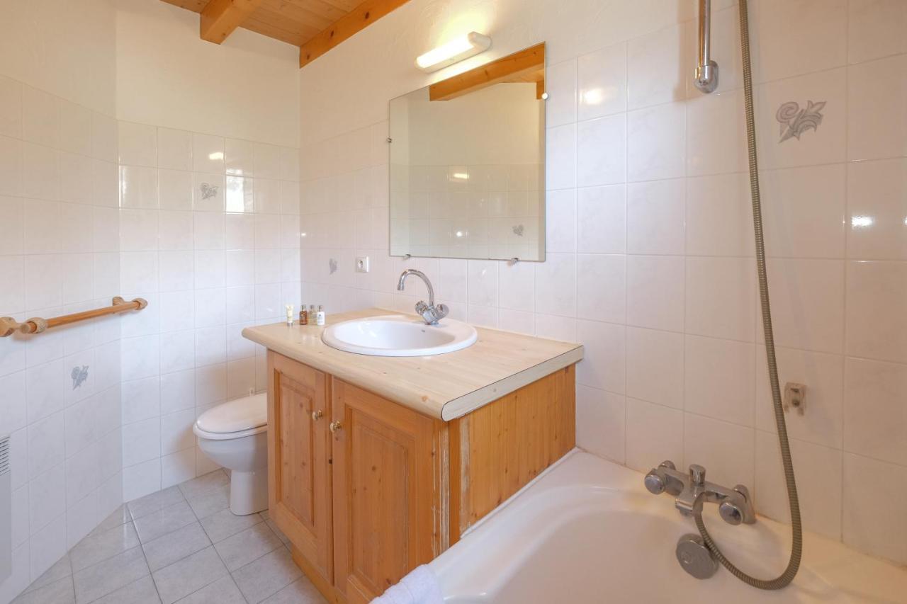 Chalet Himalaya , 10 Person Chalet With 5 Ensuite Bedrooms And Outdoor Jacuzzi In Meribel Centre Exteriör bild